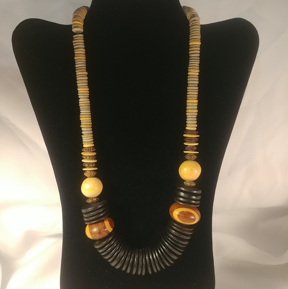 Chunky Beaded Necklace With Natural Colors